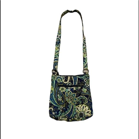 Vera Bradley Handbags - Vera Bradley Handbag.    CL/GR08